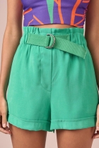 Short My Place com cinto verde 
