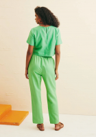 Calça CaCay cenoura com recortes verde