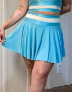 F544-SHORT SAIA RODADINHO COM RECORTES NO COS